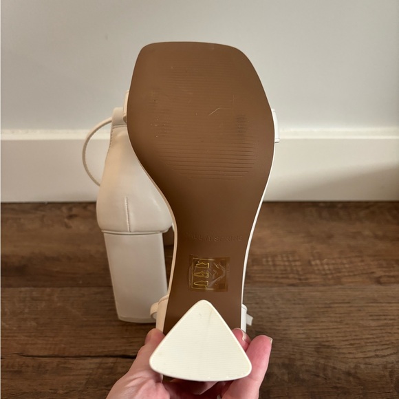 Never Worn Size 6 Spring Sandals - Picture 5 of 5